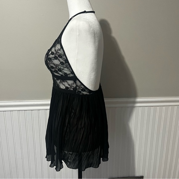 Victoria's Secret Black Lace & Sheer Pleated Halter Style Teddy - Picture 2 of 5